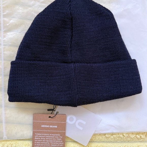 On Running Merino Beanie – Navy – One Size – Unisex - Picture 2 of 4
